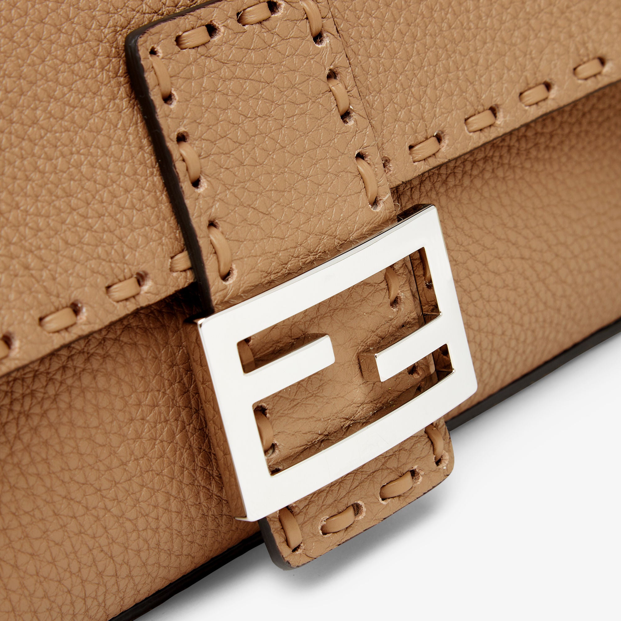 Baguette Cappuccino-colored Selleria bag with 612 hand-sewn stitches
