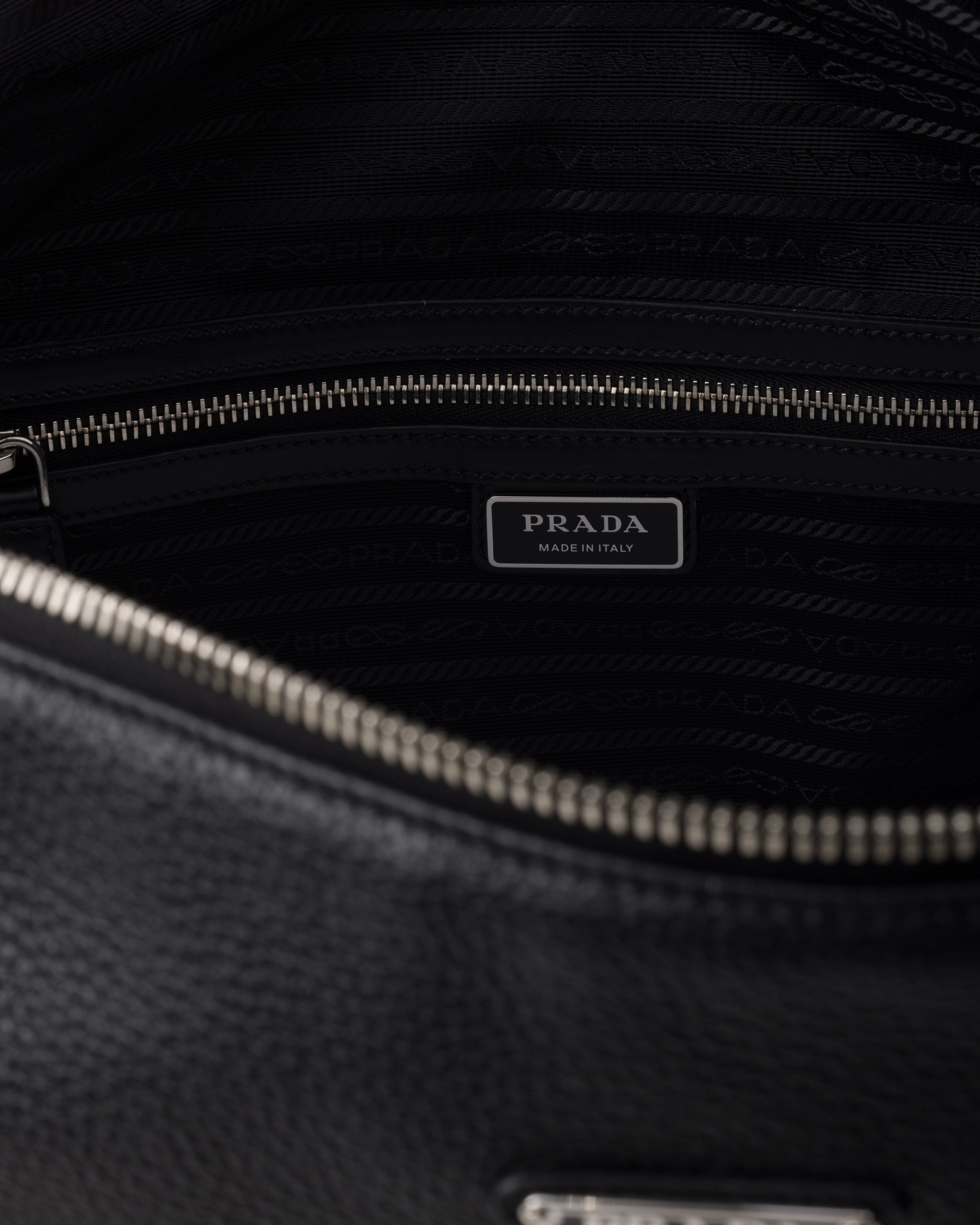 Large leather shoulder bag Black