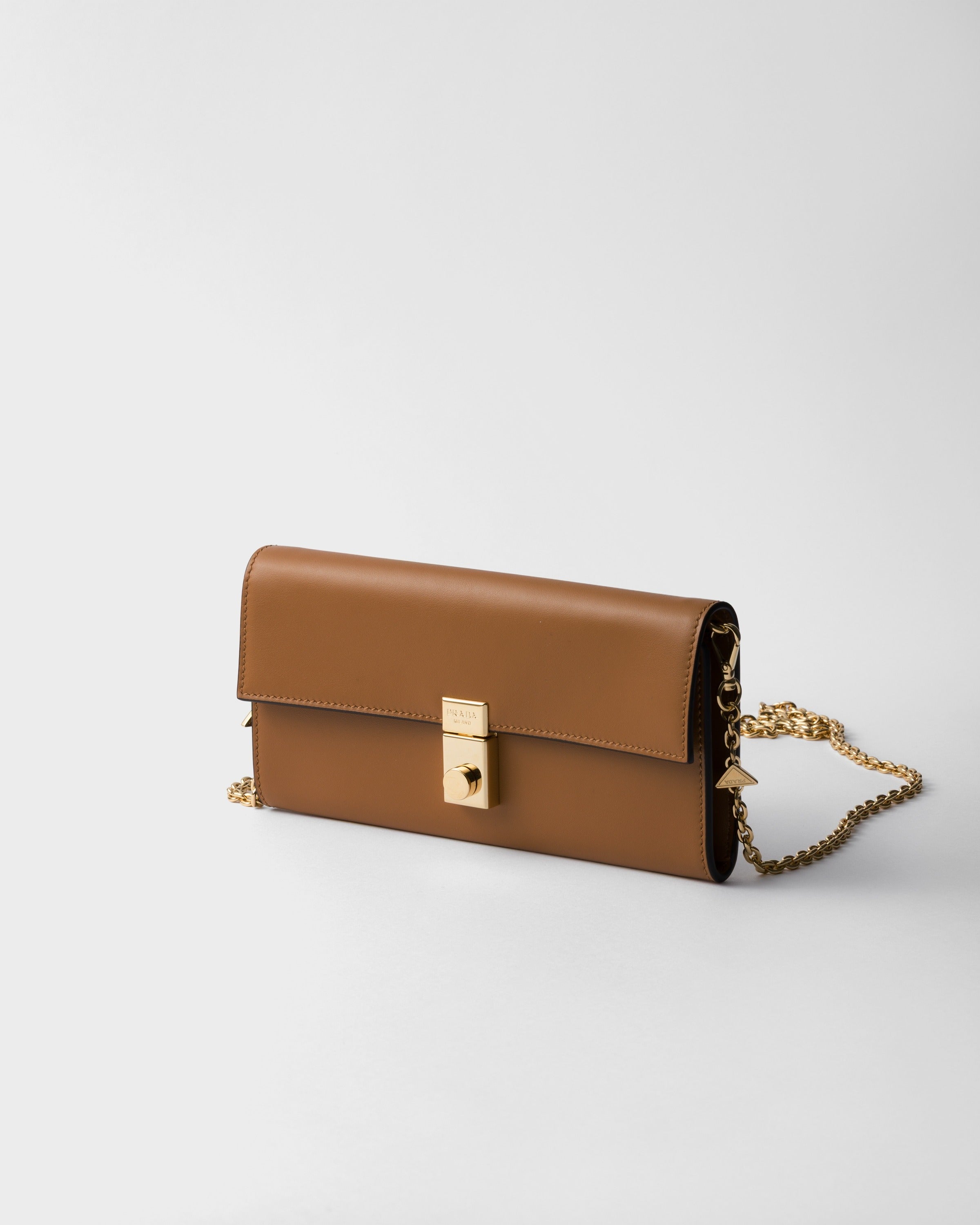 Leather wallet with chain shoulder strap Caramel