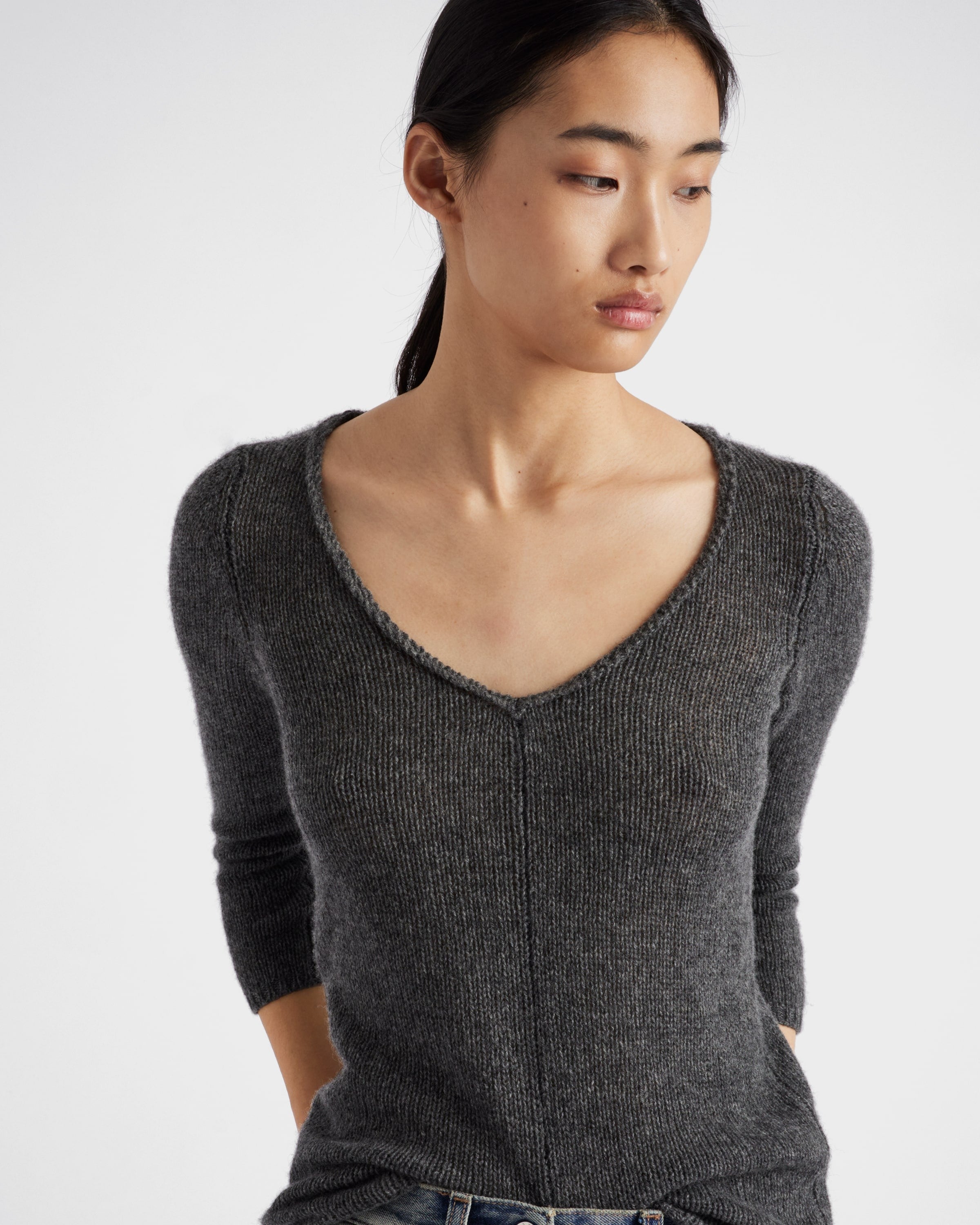 V-neck cashmere sweater Grey