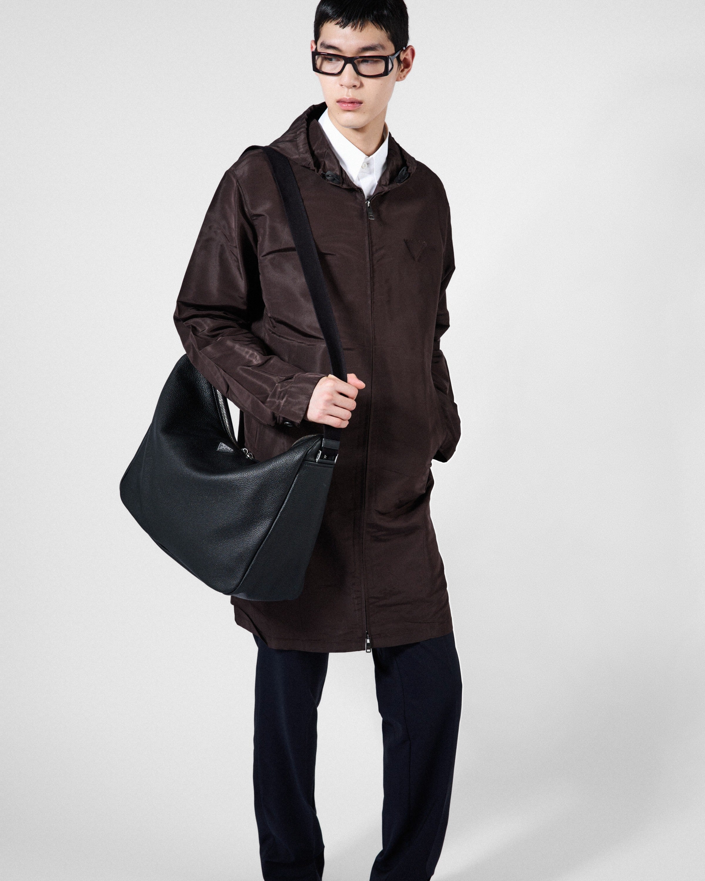 Large leather shoulder bag Black