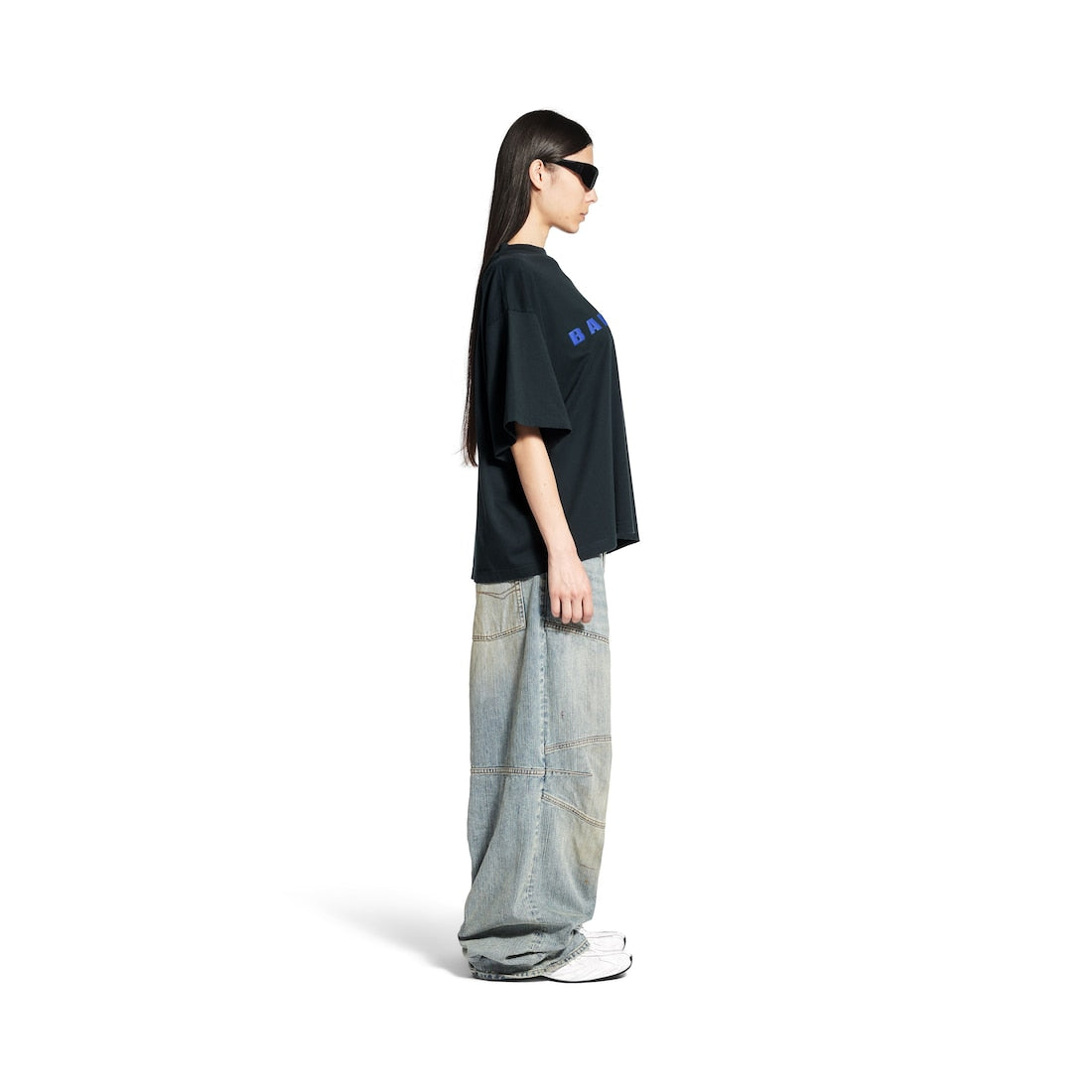 International Cropped T-shirt in Faded Black