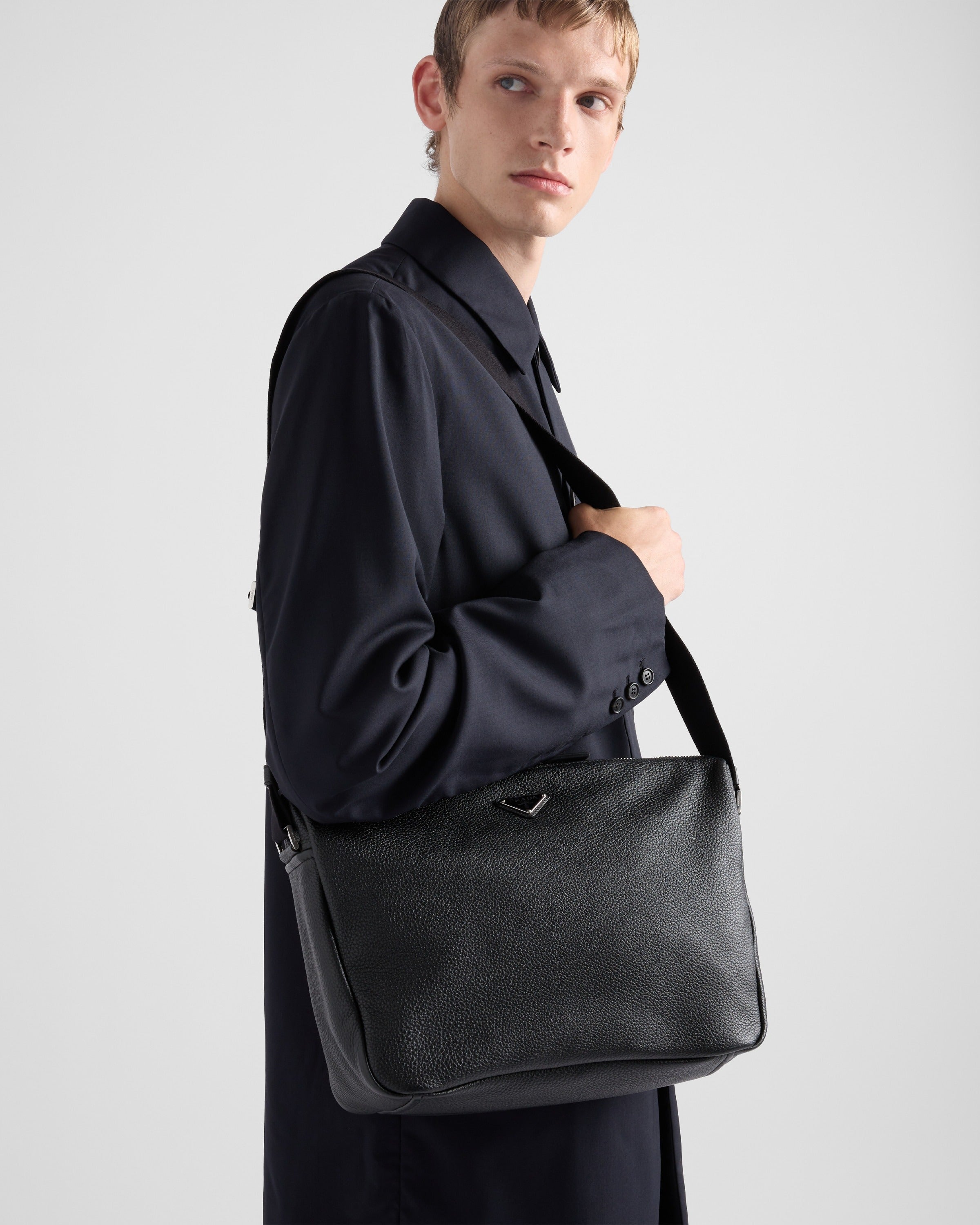 Medium leather shoulder bag Black