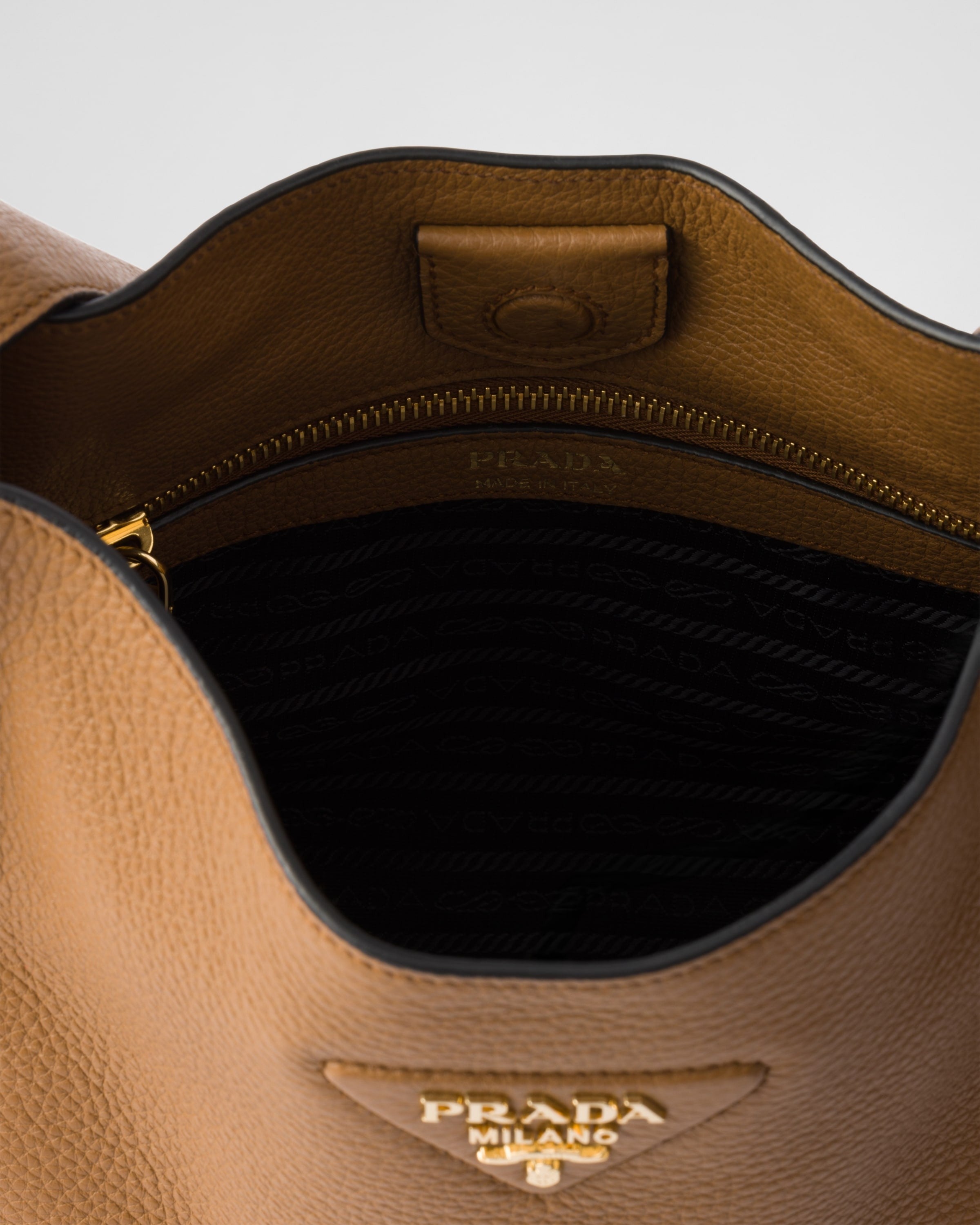 Medium leather bag Caramel