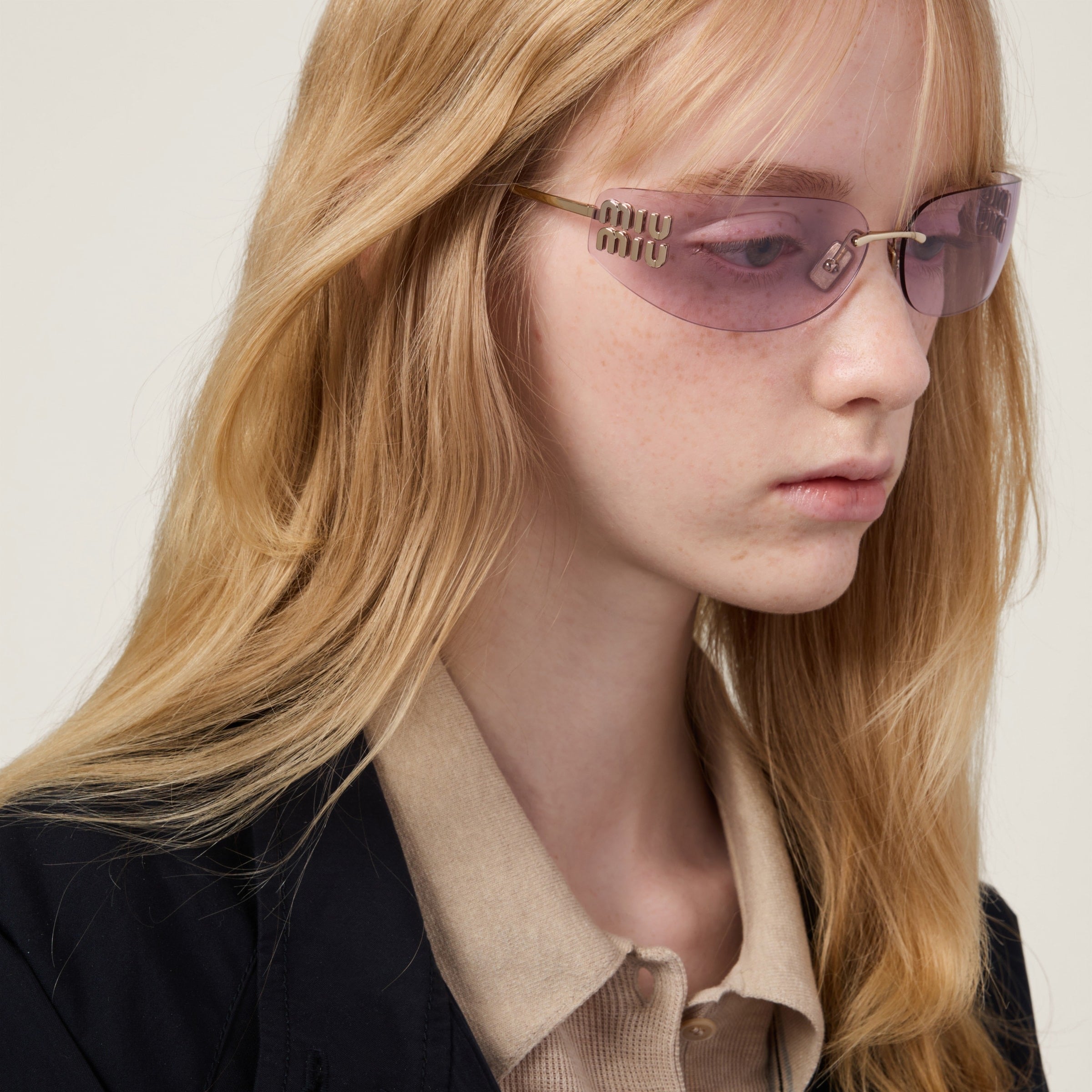 Miu Miu Logo sunglasses Light pink lenses