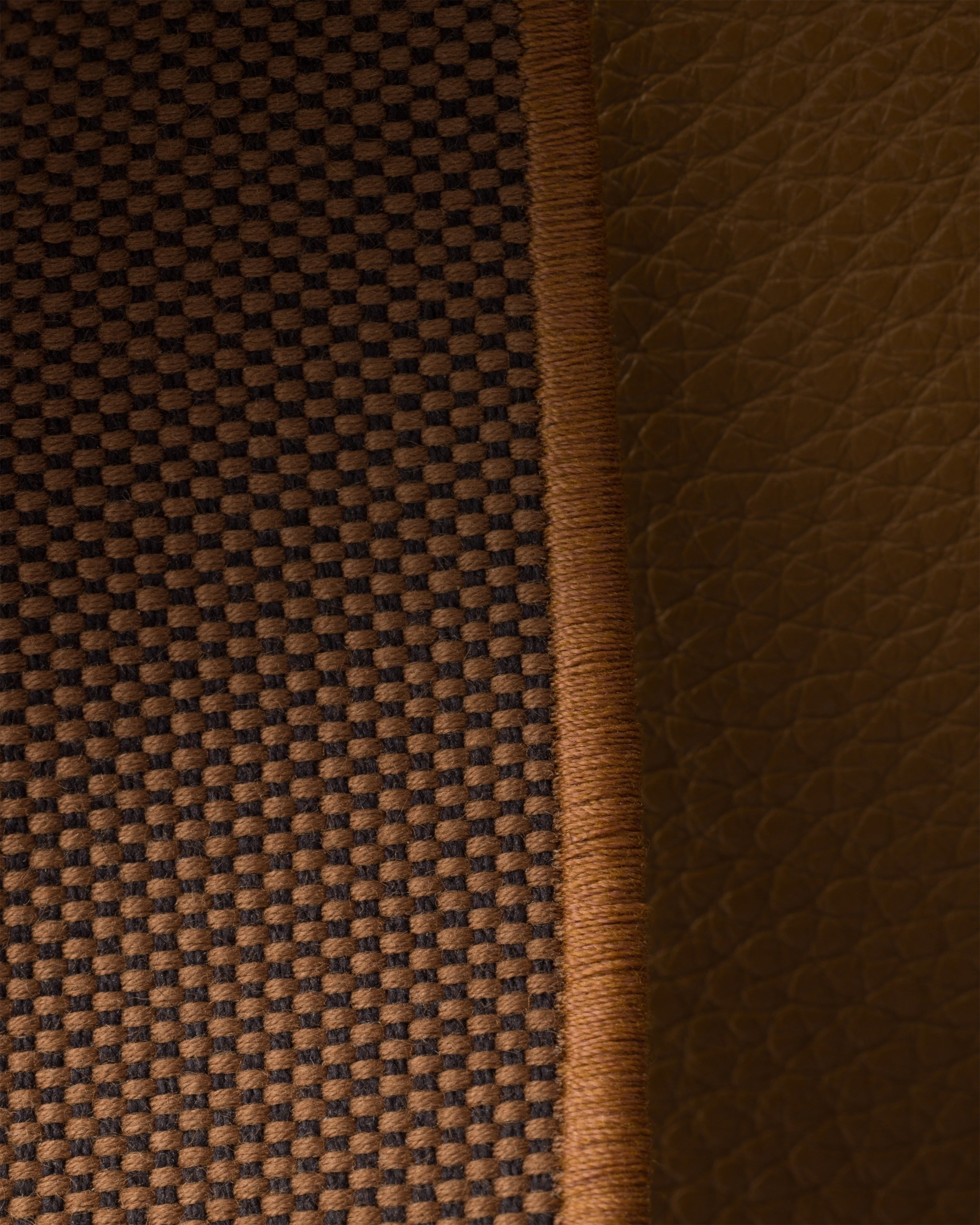 Medium leather bag Caramel