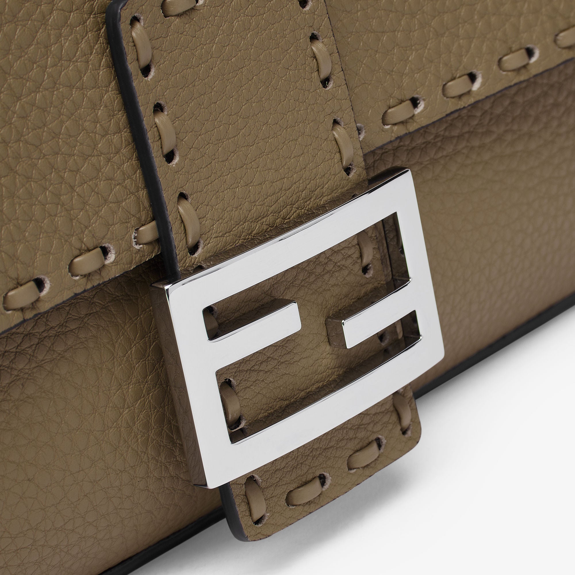 Baguette Green Selleria bag with 612 hand-sewn topstitches