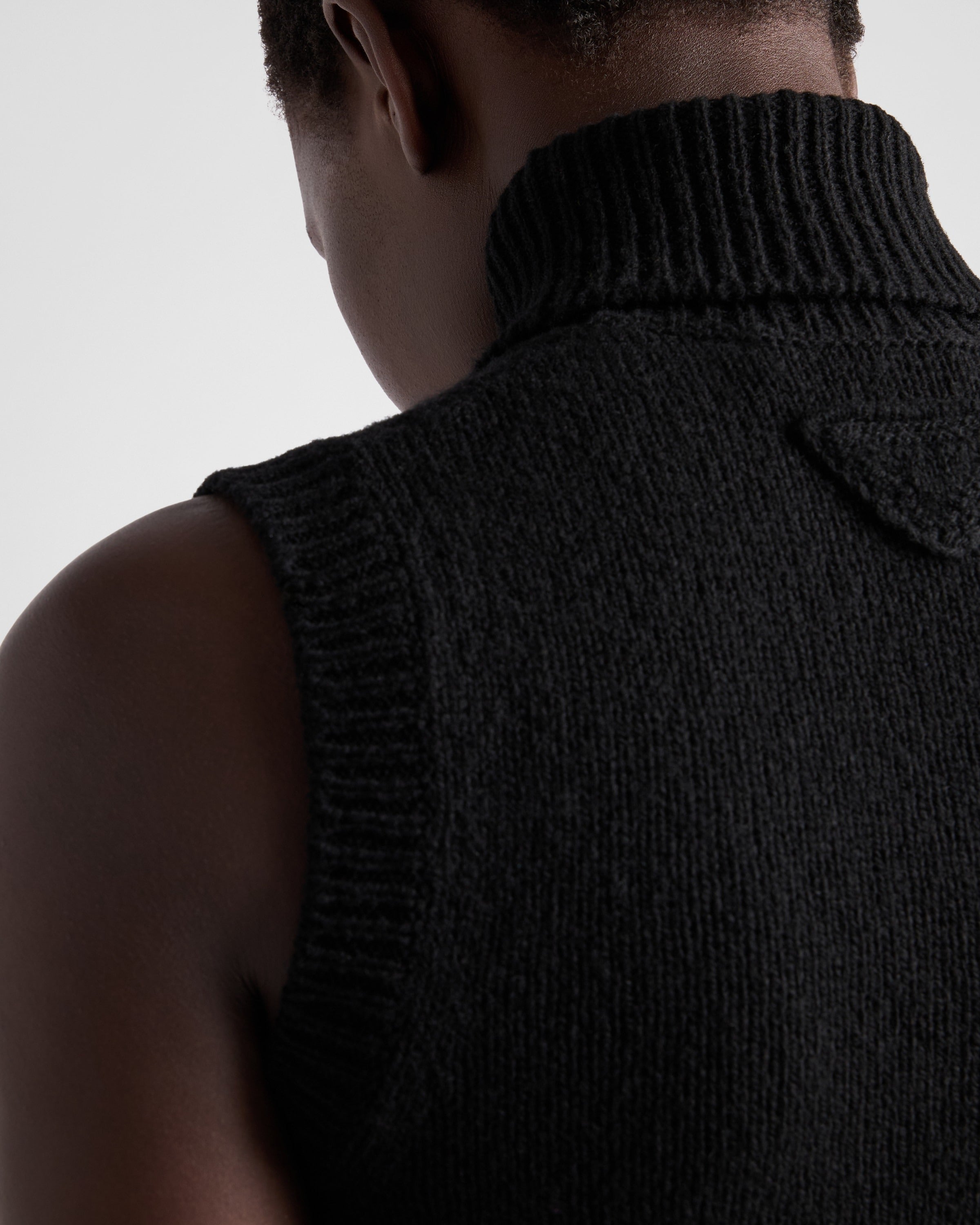 Cashmere turtleneck vest Black