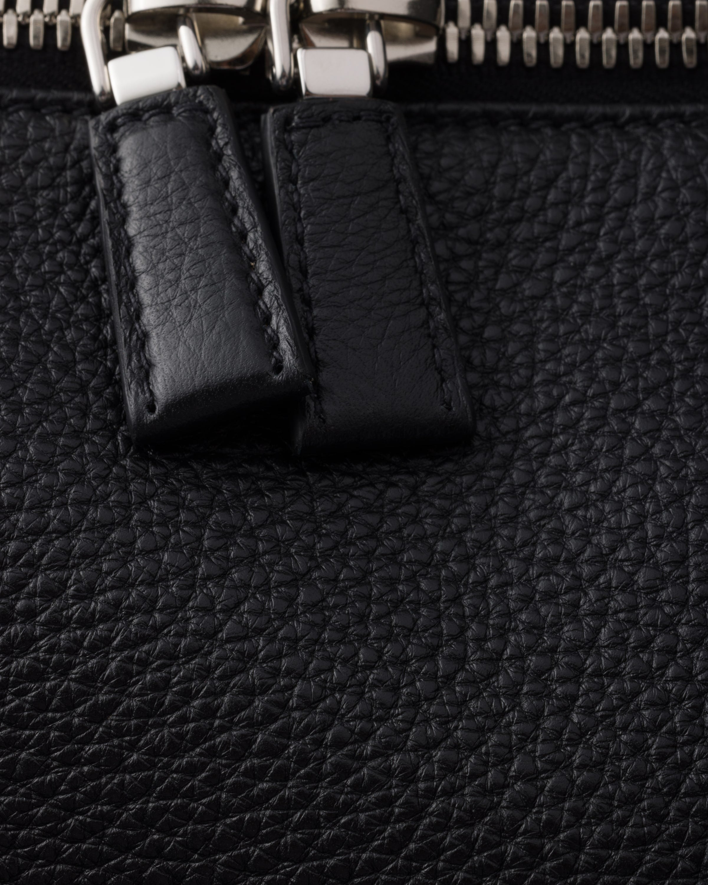 Large leather shoulder bag Black