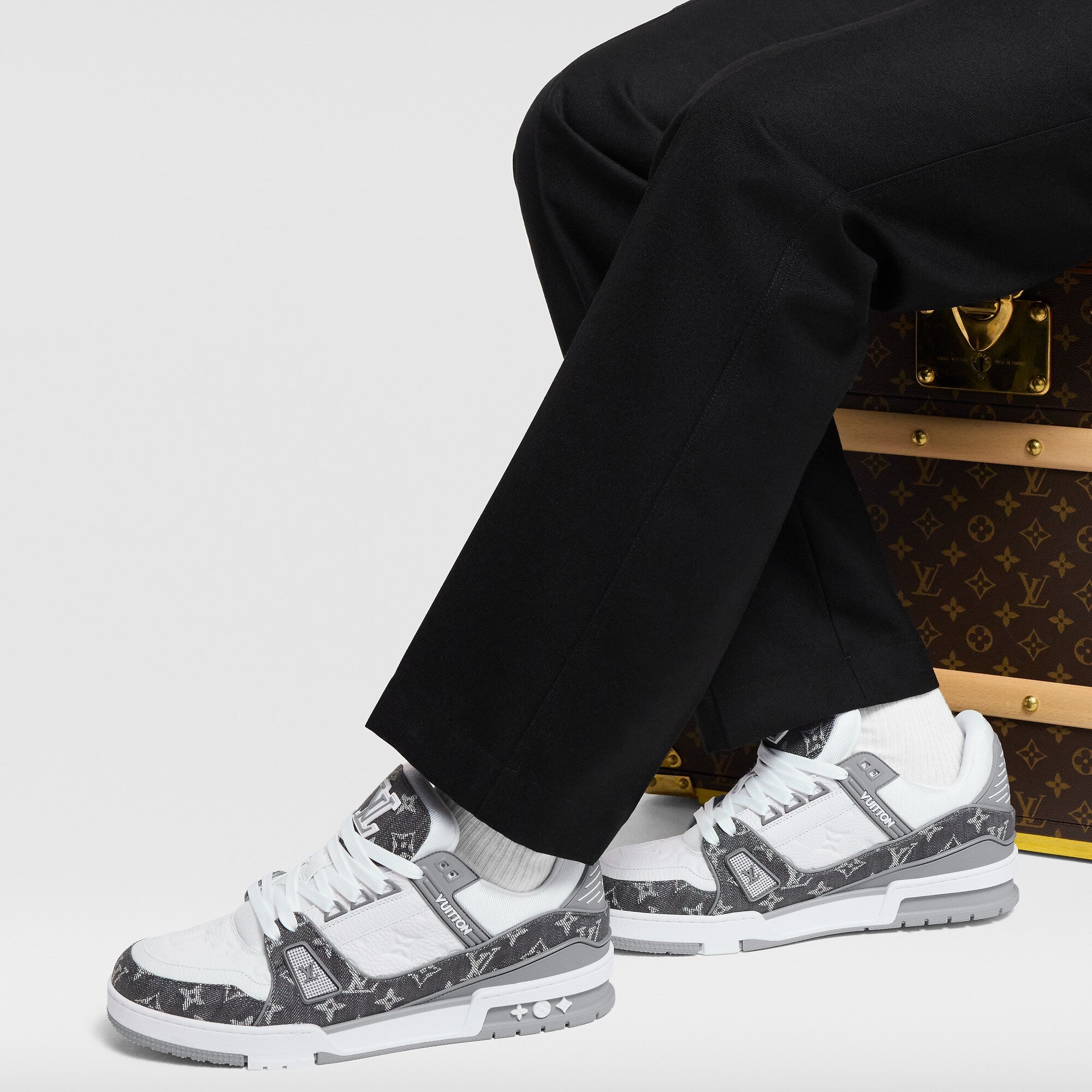 LV Trainer Sneaker Grey
