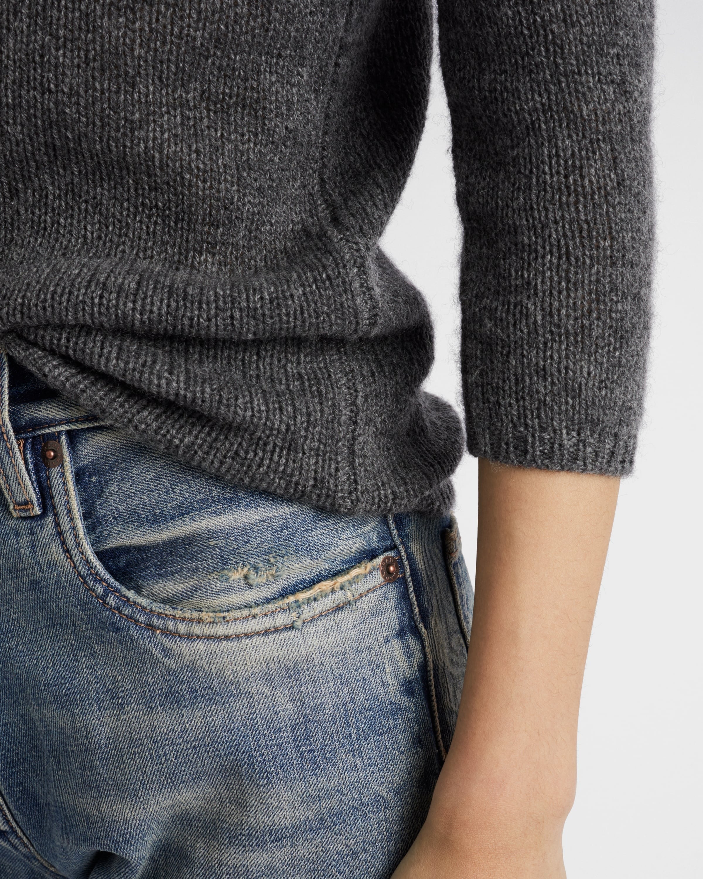 V-neck cashmere sweater Grey