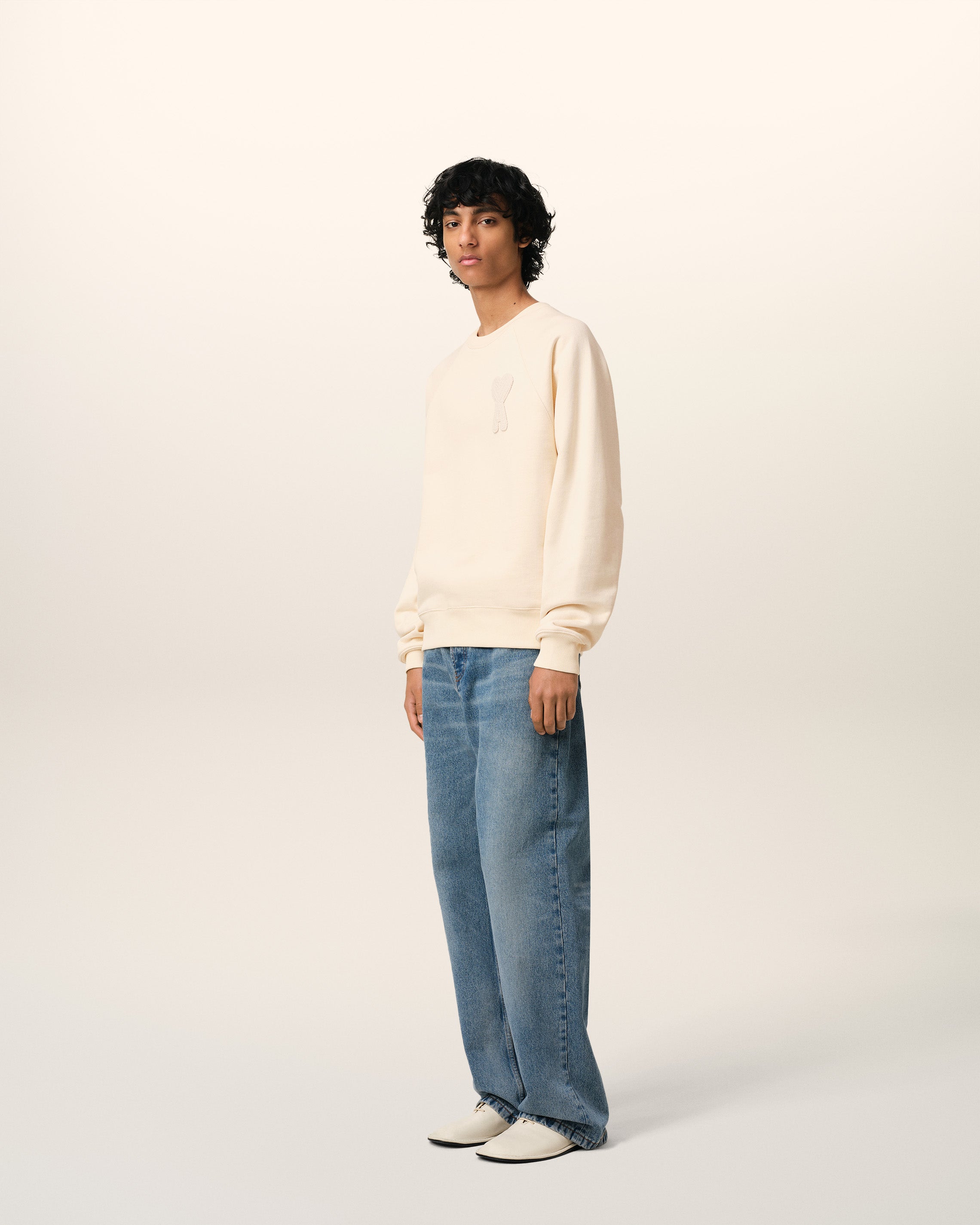 BEIGE COTTON AMI DE COEUR PATCH SWEATSHIRT WHITE CREAM