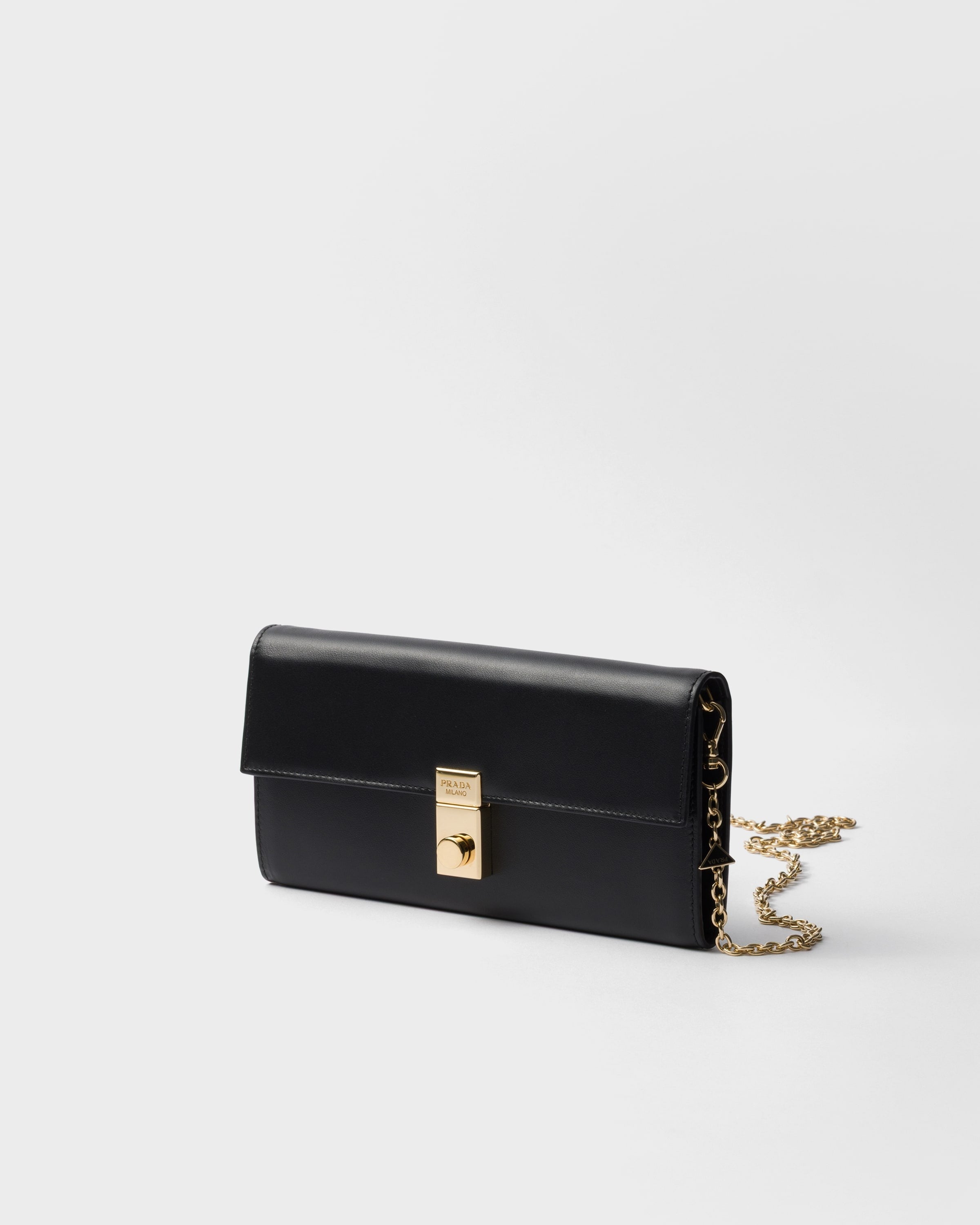 Leather wallet with chain shoulder strap Black