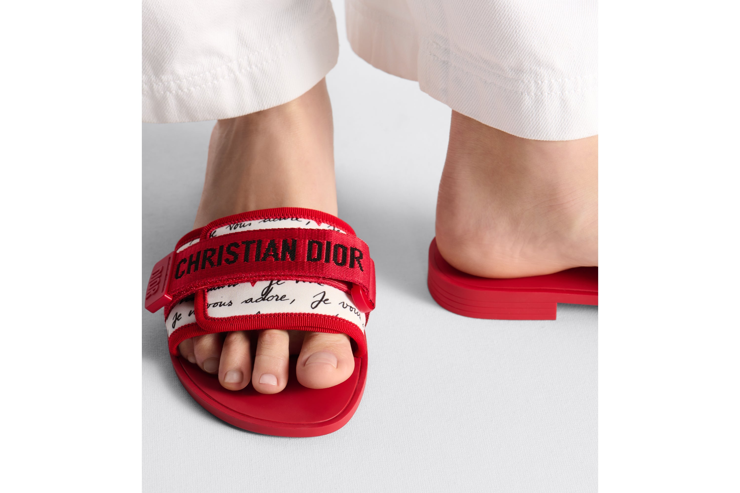 Dioramour Dio(r)evolution Slide - White Technical Fabric with Black and Red Je Vous Adore Motif