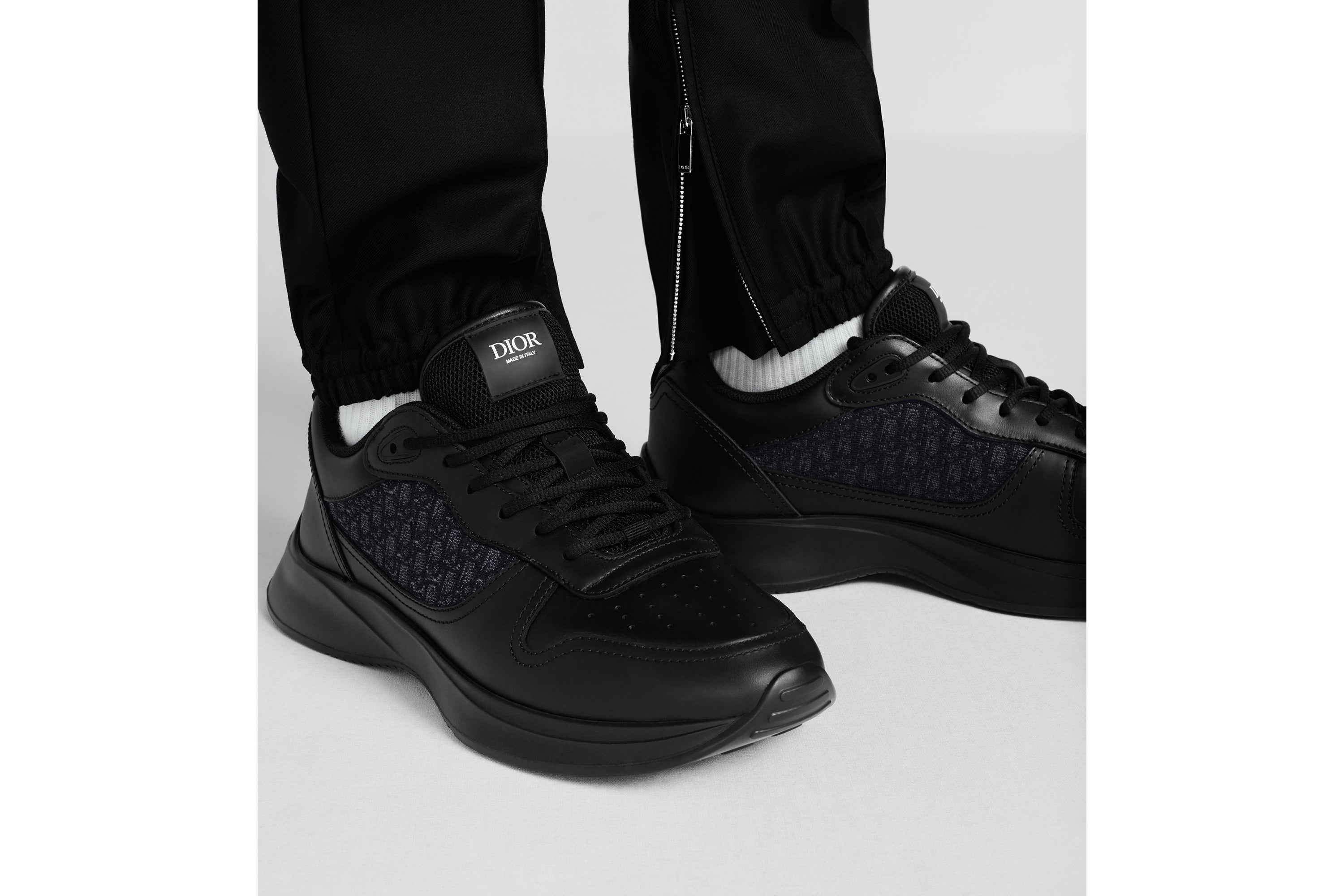 B25 Runner Sneaker - Black Smooth Calfskin and Dior Oblique Jacquard