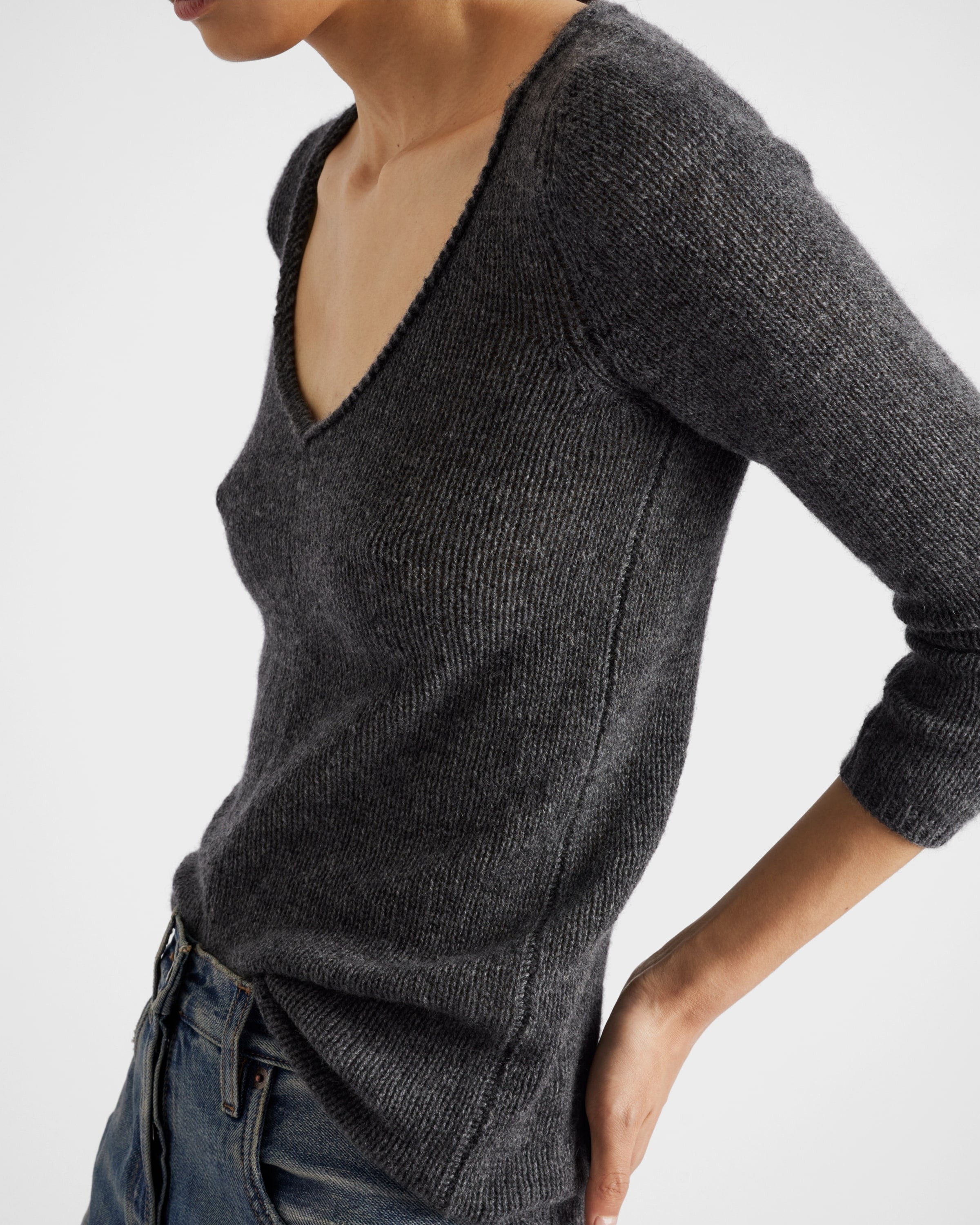 V-neck cashmere sweater Grey
