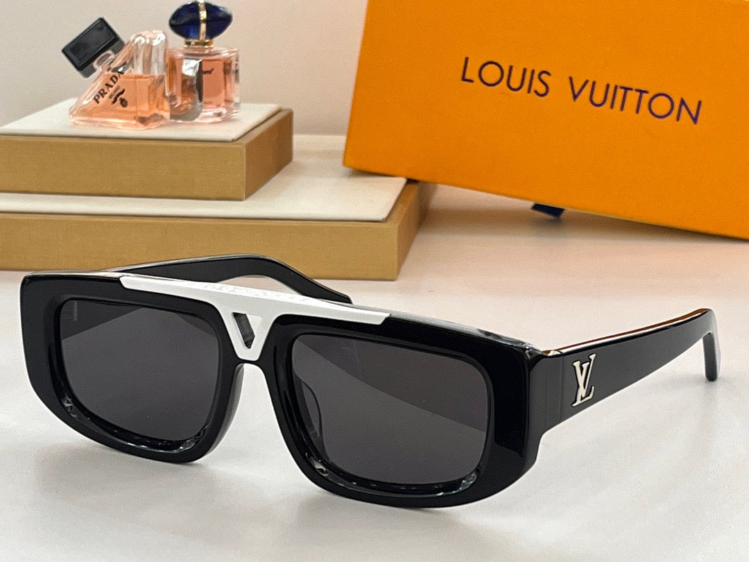 Louis Vuitton Z1502E