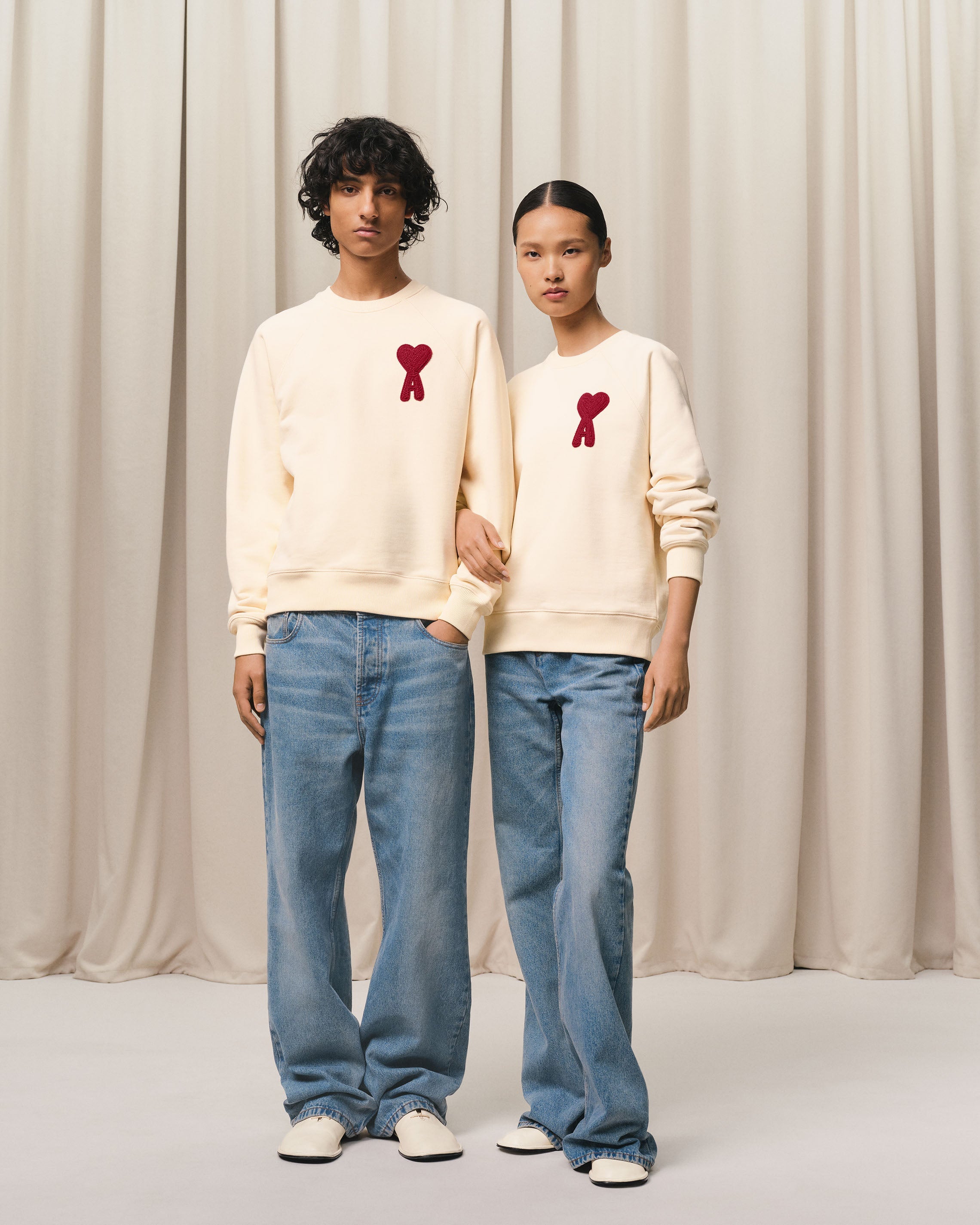 BEIGE COTTON AMI DE COEUR PATCH SWEATSHIRT WHITE CREAM