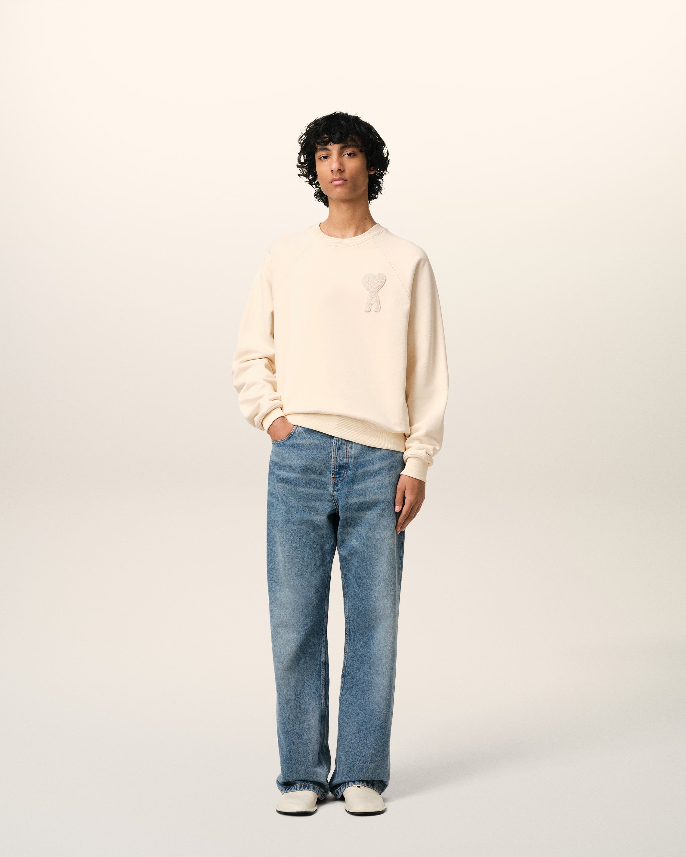BEIGE COTTON AMI DE COEUR PATCH SWEATSHIRT WHITE CREAM