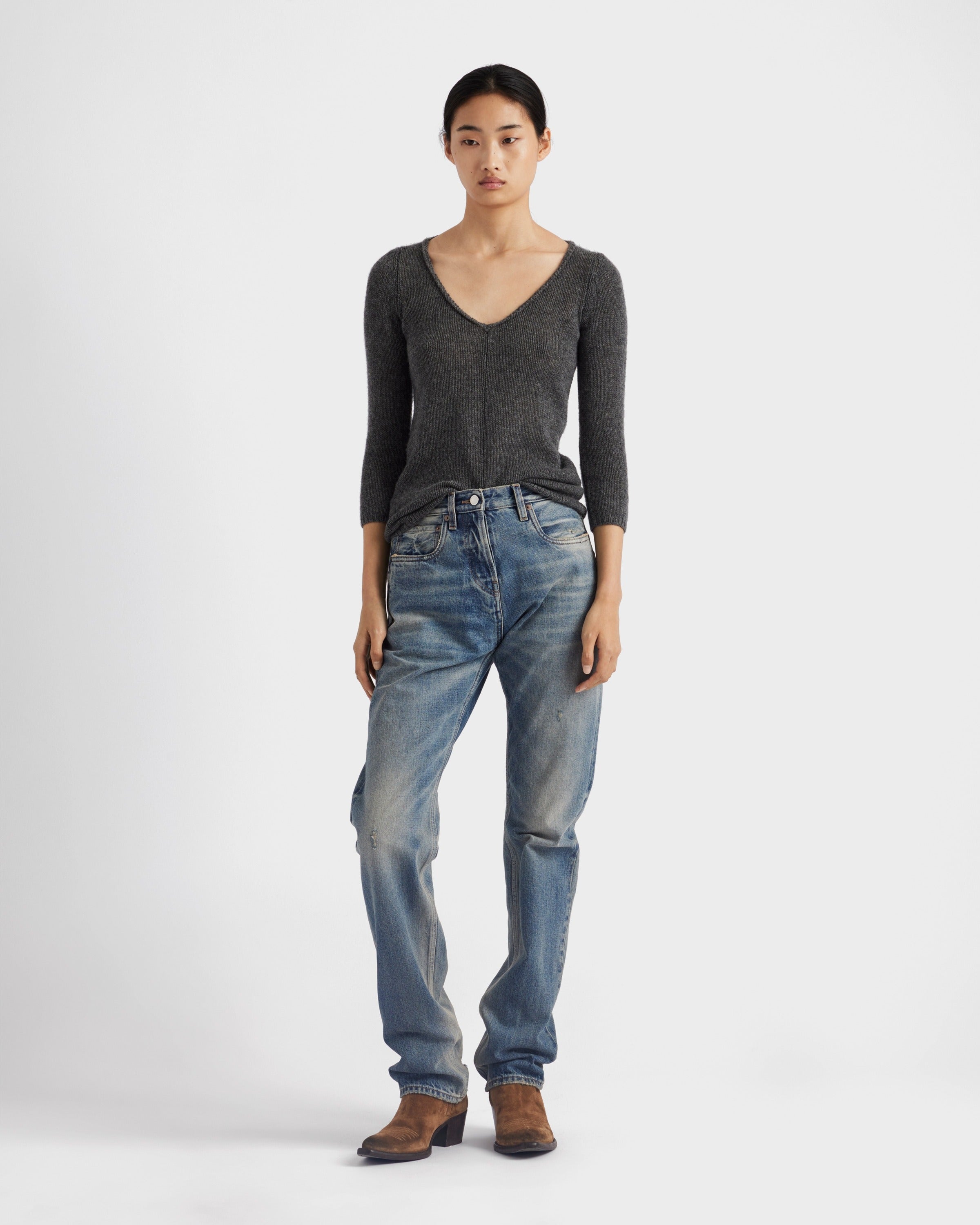 V-neck cashmere sweater Grey
