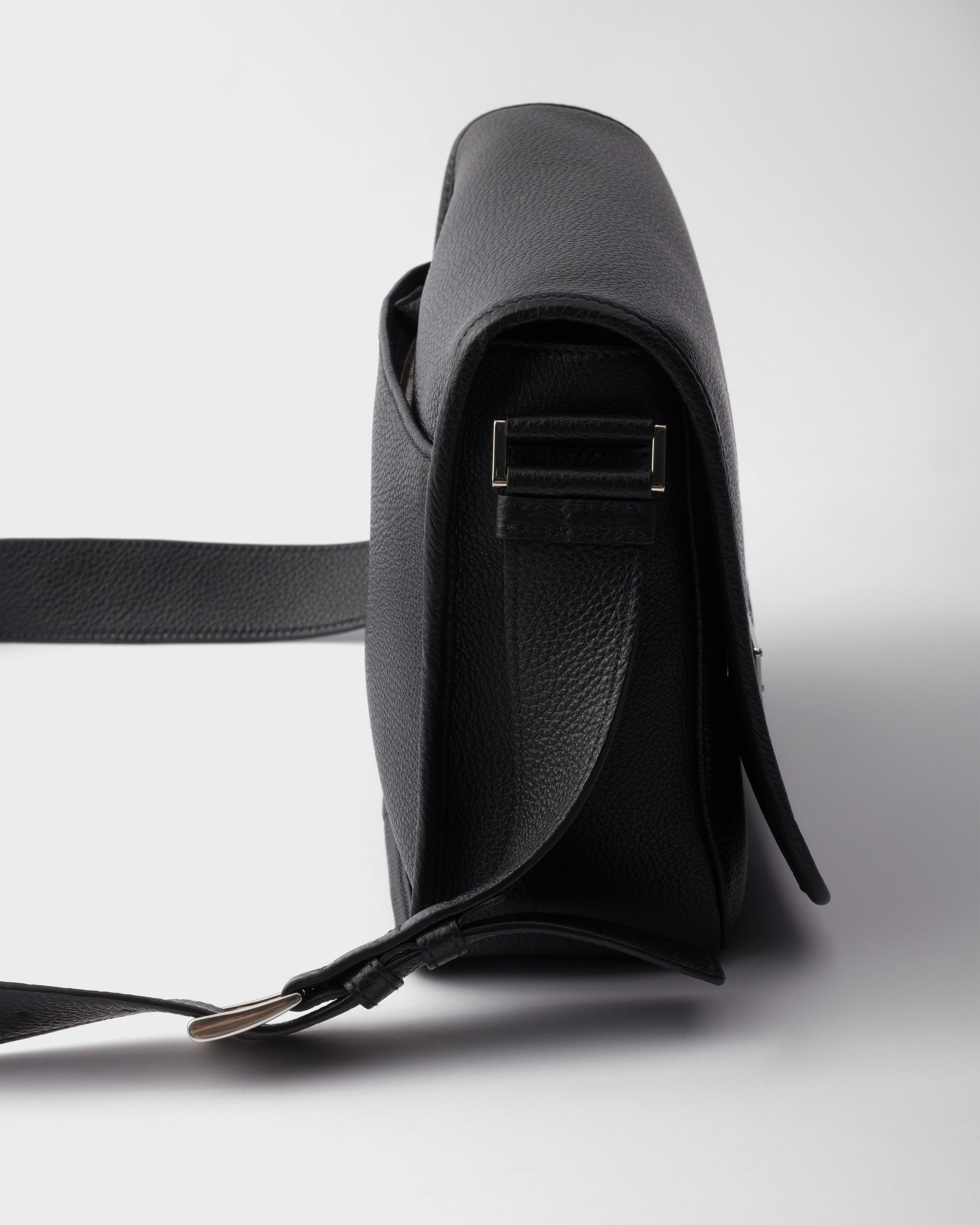 Leather shoulder bag Black