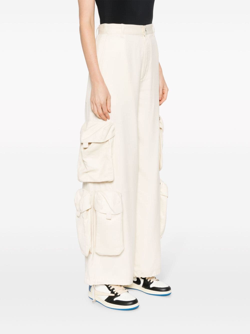 Wide-leg cargo-pockets trousers