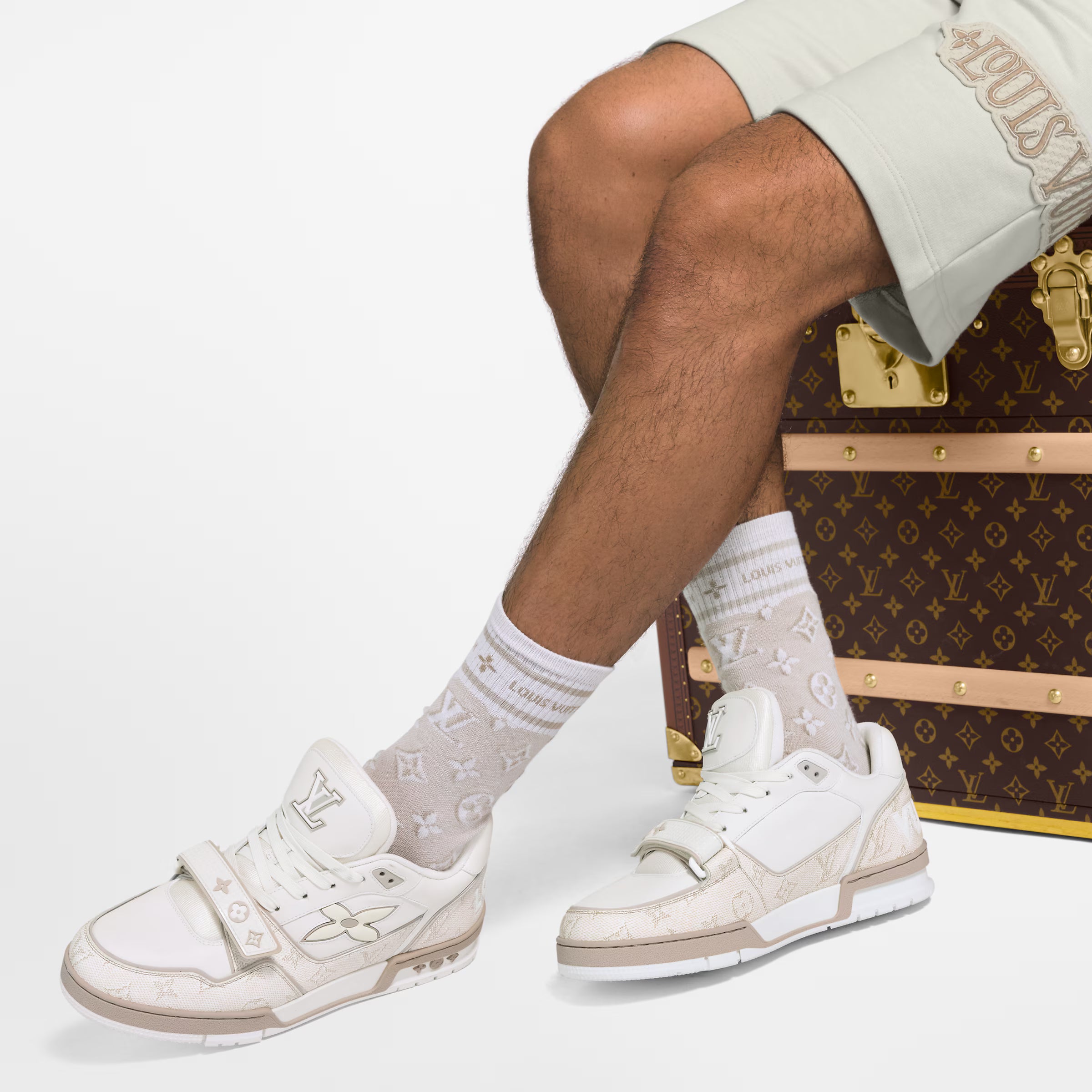 LV Trainer Sneaker Leather Velcro Stap Beige