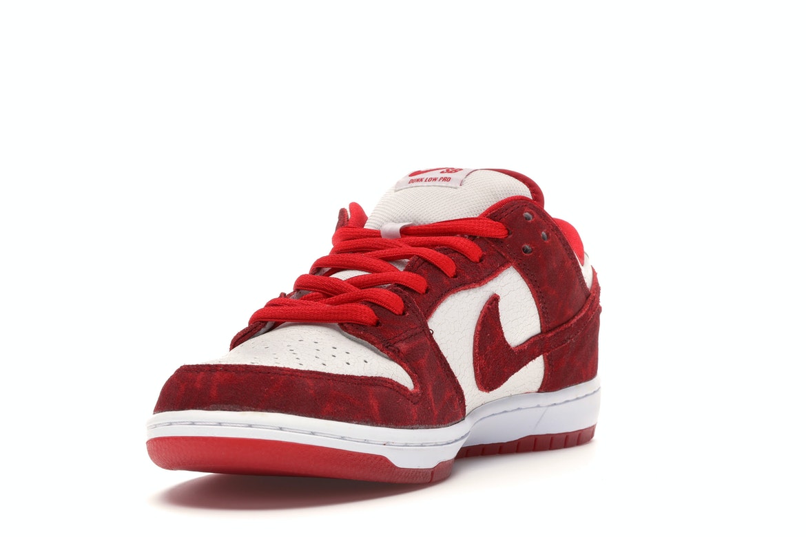 Nike Dunk SB Low Valentines Day